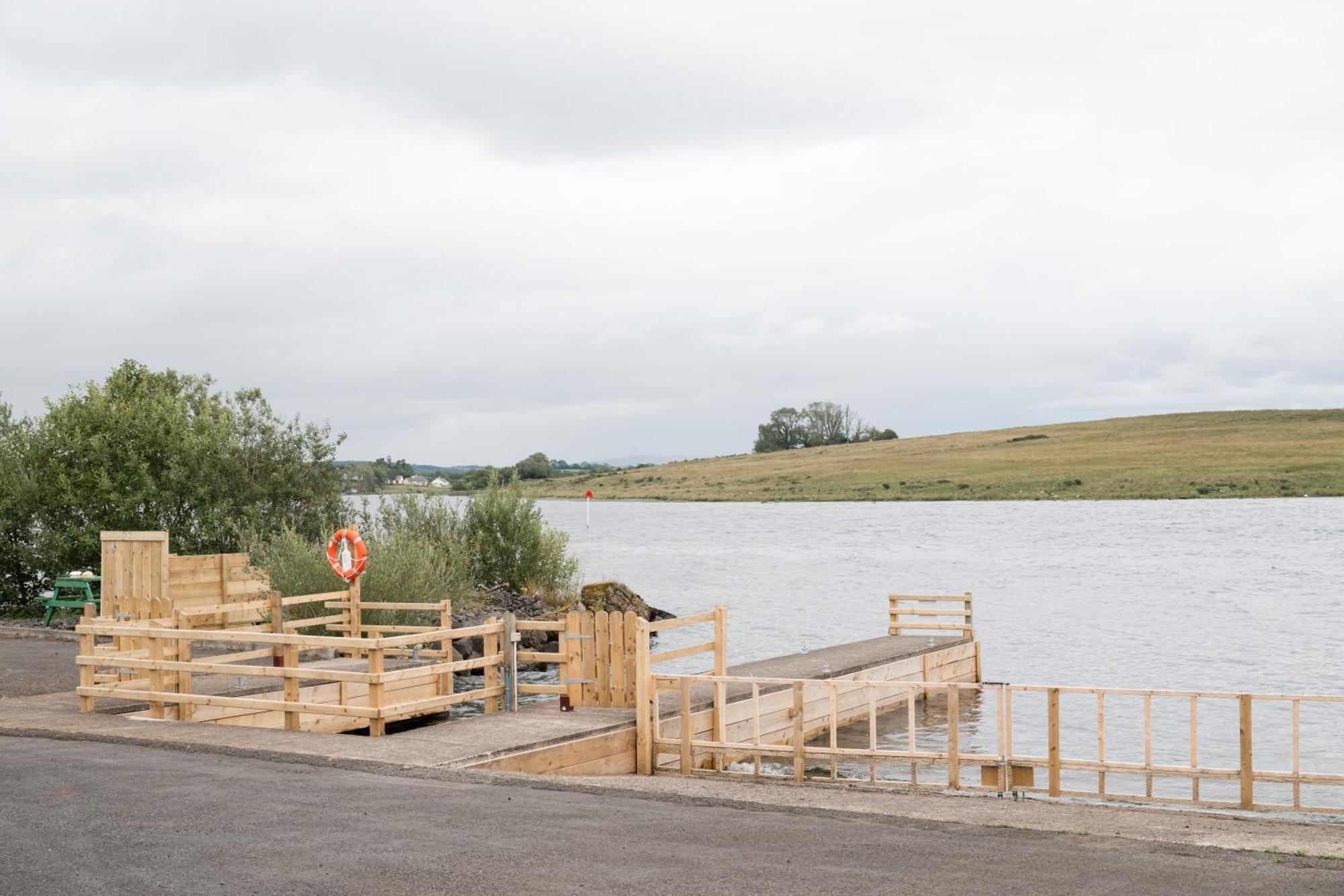 Lakescape - Waterfront Self- Catering Cabins Enniskillen Extérieur photo